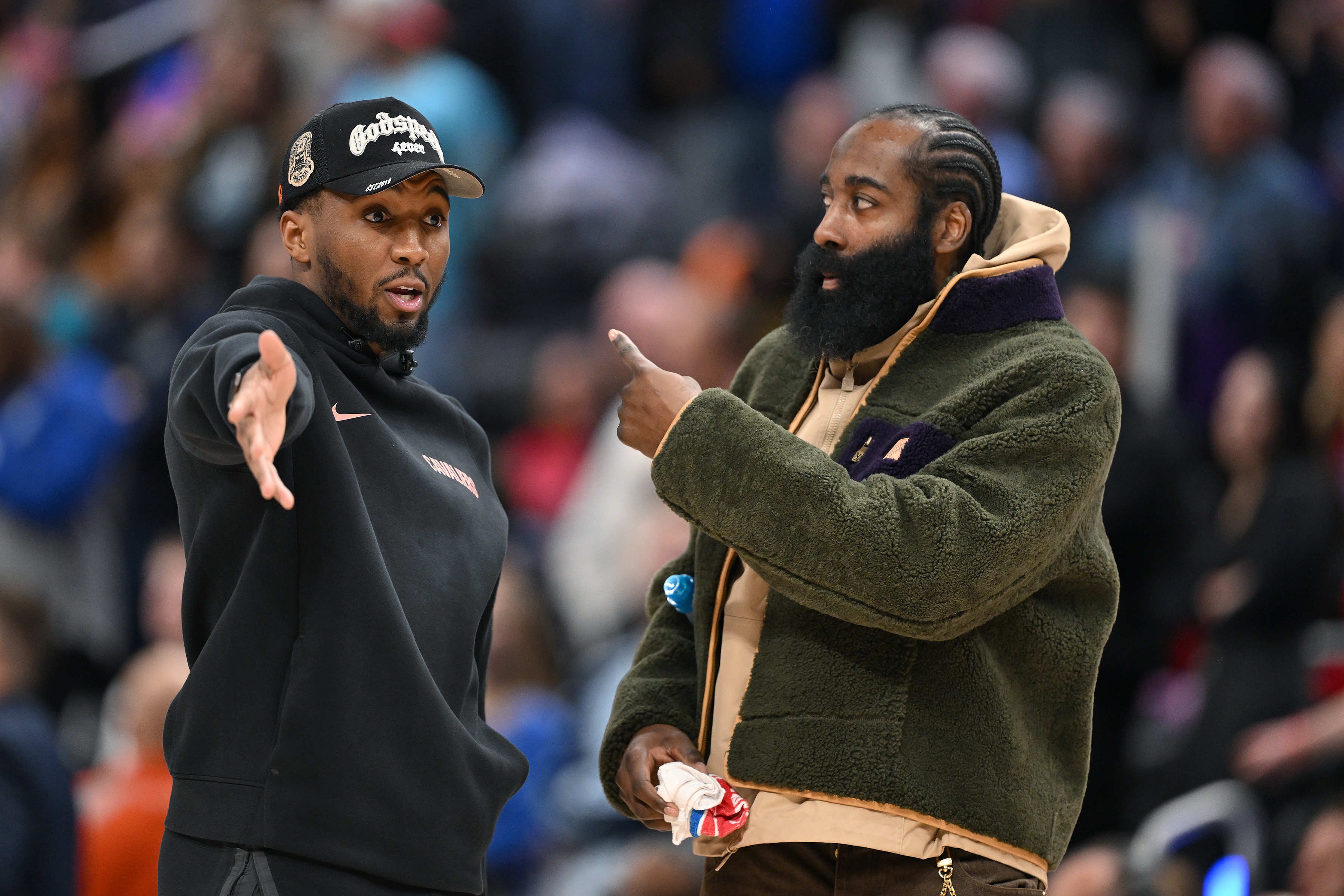 Crown sports-米切尔：哈登吸引了大量防守 最好选择是我退后一步让他掌控比赛